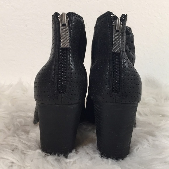 Adam Tucker by Me Too Frankee Black Bootie Sz 7.5 - Picture 5 of 14